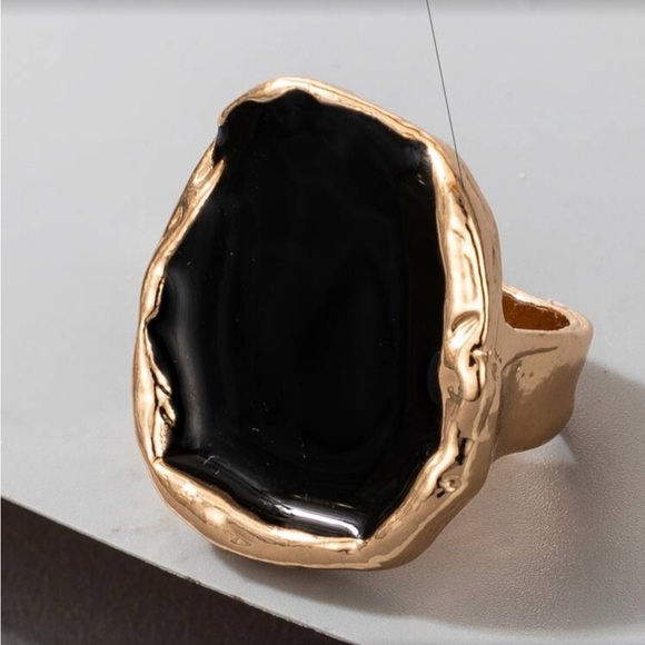 ✨NEW Elegant Black and Gold Statement Ring - Picture 3 of 5